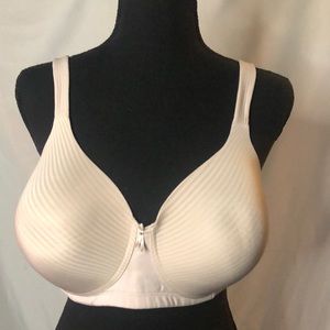 VANITY FAIR soft pink striped bra. Lightly padded. Size 42 C.